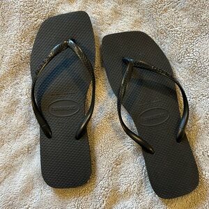Havianas square toe flip flops